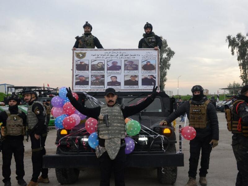 Members of the Iraqi security forces take part in celebrations marking the first anniversary of the country's victory over the Islamic State (IS) group, in the northern Iraqi city of Mosul, on December 10, 2018.
Zaid AL-OBEIDI / AFP