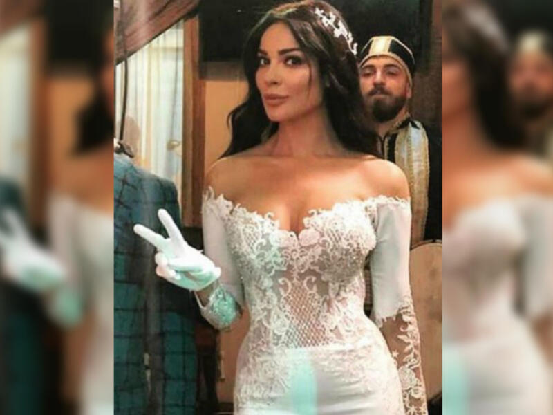 Nadine Njeim who plays the role of 'Amira' in the series 'Tariq' (The Path) chose a strapless wedding dress from adenfashion for