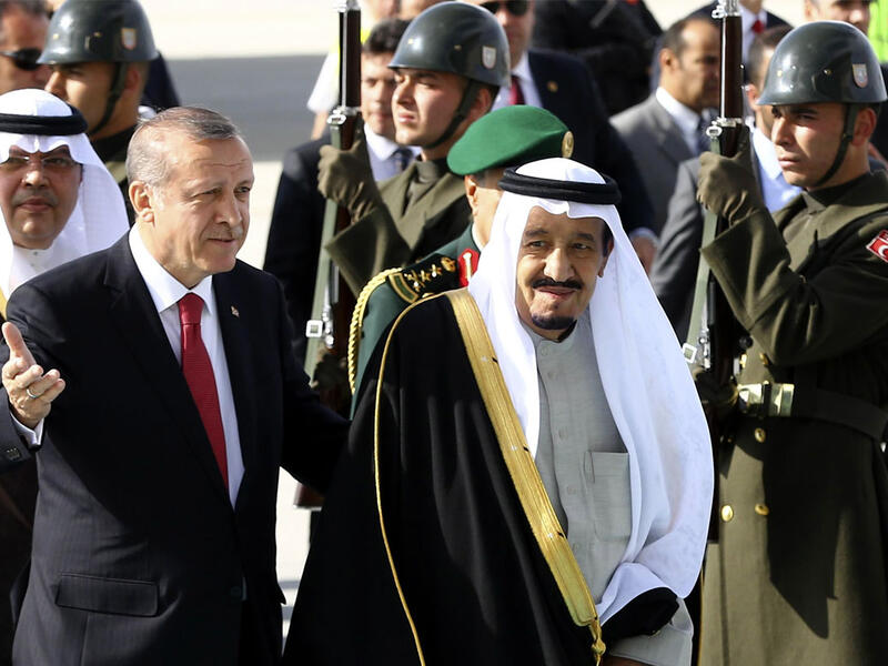Turkey's President Recep Tayyip Erdogan (L) welcomes Saudi King Salman bin Abdulaziz Al Saud. (AFP/File)