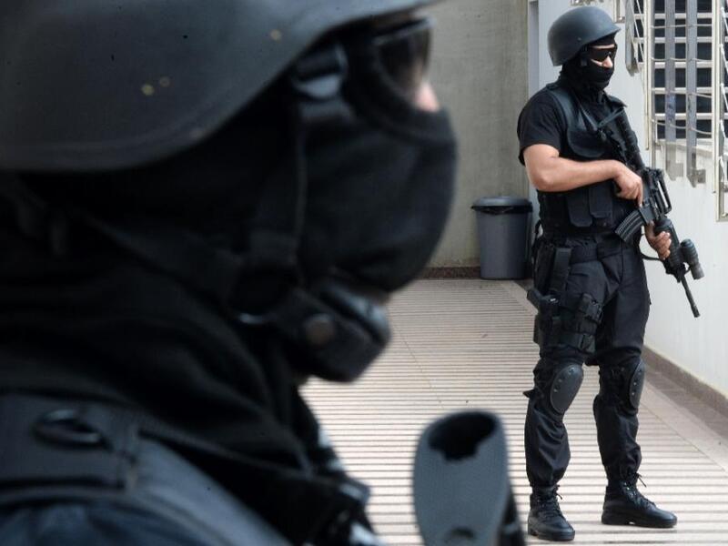 Members of the Moroccan special forces stand guard inside the Moroccan Central Bureau of Judicial Investigation (BCIJ) building on September 14, 2015 in Rabat. (AFP/Fadel Senna) 