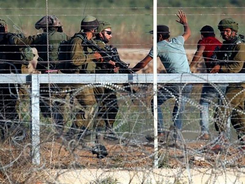 Israeli soldiers arrest Palestinians who tried to approach the Gaza fence during clashes east of Gaza City on May 15, 2018. (AFP/ File Photo)