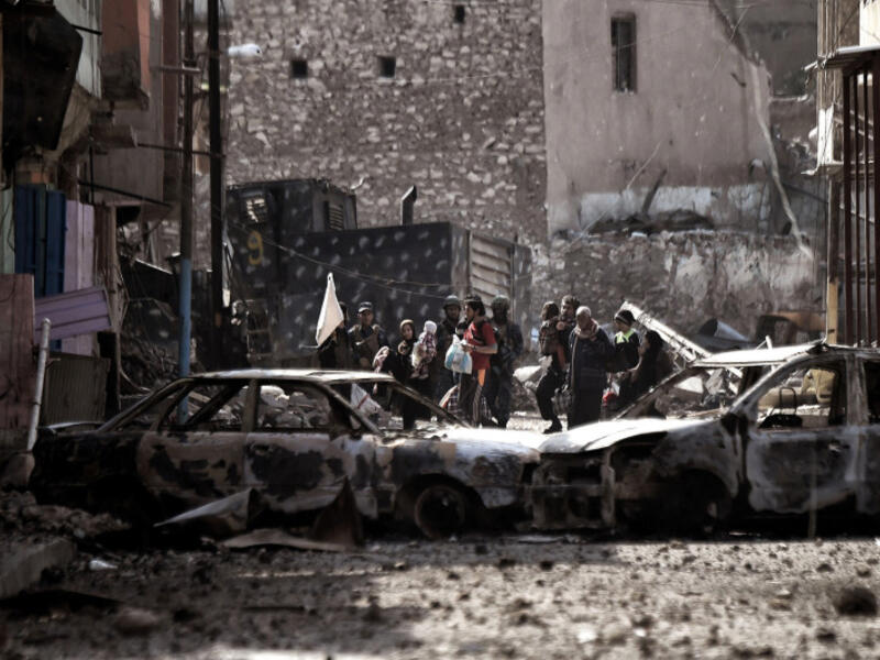 While many civilians have managed to leave the city as a result of the fight, others have been forced to enter the zones of conflict in Mosul, being used as human shields by Daesh. Sometimes, they have been trapped inside their homes and prevented access to food and medical care. Those who attempted to flee, feared being killed. 