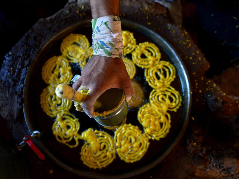 Sweets are an important part of Ramadan. The traditional "Jalebi“ sweets are popular in Afghanistan and the Indian subcontinent. Jabeli are made of deep-frying maida flour batter, which is subsequently soaked in syrup and takes the shape of a bretzel or spiral. In Iran, people give these sweets to the poor during Ramadan.