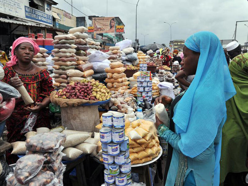 Food prepared in Africa during Ramadan is radically different from the dishes prepared in the Arab world. Although most people break their fast with dates and a sugary drink, local dishes are served during the main course. In East Africa, the doro wett, a spiced chicken stew, is especially popular. It is eaten with a spongy bread known as Injera.