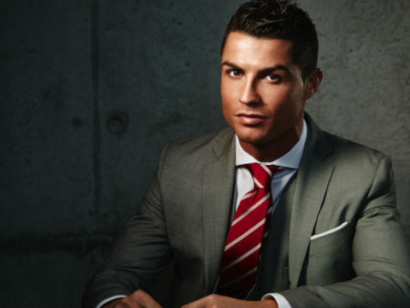 اللاعب البرتغالي "كريستيانو رونالدو" – 133 مليون متابع – 750 ألف دولار أمريكي عن كل منشور دعائي.