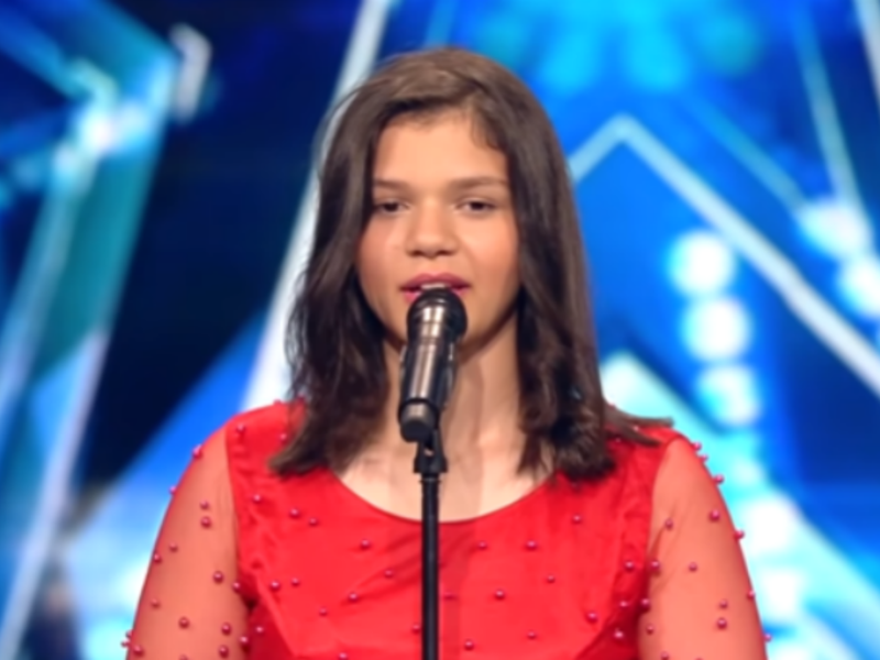 Egyptian contestant Sana Nabil, the granddaughter of Um Kulthum, lit the 'Arabs Got Talent' stage and deserved the Golden Buzzer from actor Ahmed Hilmi (Source: Arabs Got Talent - Youtube)