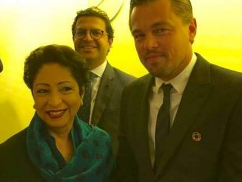 DiCaprio met Pakistan's Maleeha Lodhi at the UN climate change assembly session. (Twitter)