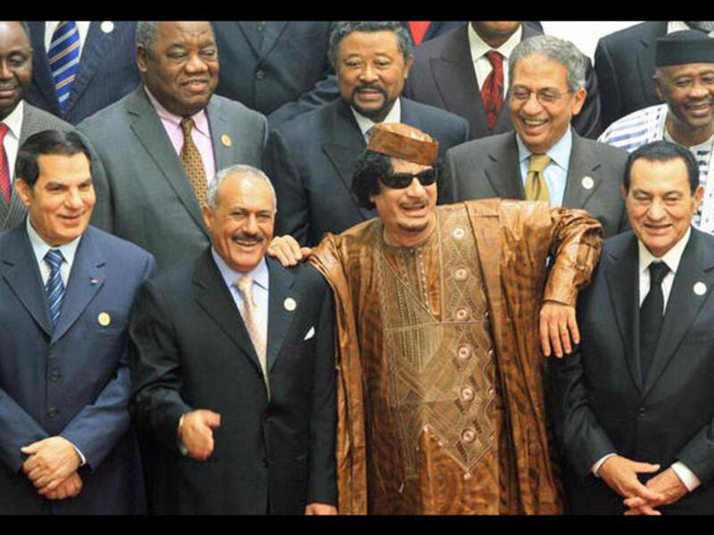 معمر القذافي:
خلال خطابه أمام الجمعية العامة للأمم المتحدة عام 2009، مزّق الرئيس الليبي الراحل ميثاق الأمم المتحدة قائلا إن "عرفات وشارون انتهيا" وإن كل ما يريده الفلسطينيون والإسرائيليون هو العيش بسلام في دولة واحدة اقترح أن تُسمّى "إسراطين".