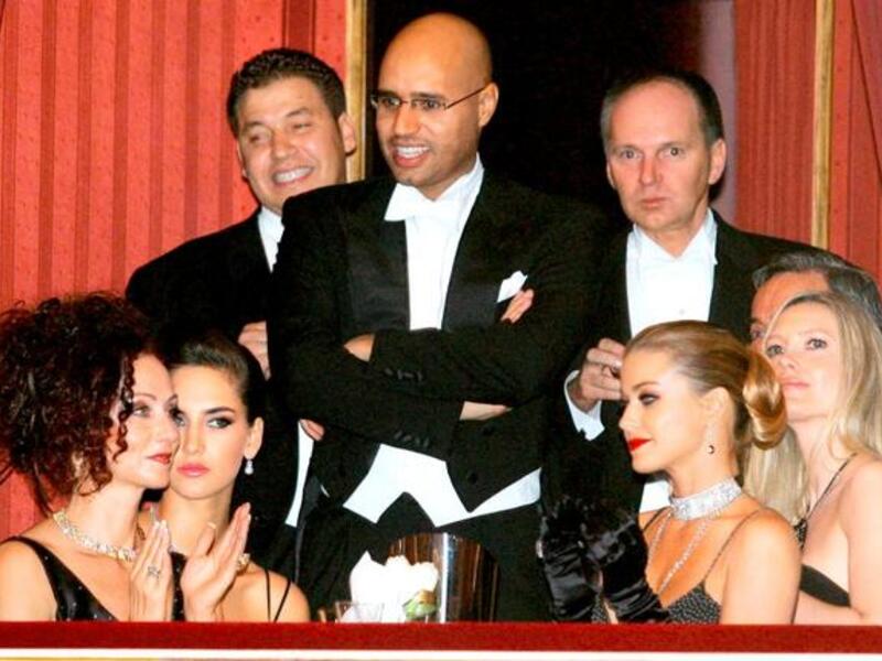 سيف الإسلام – ينظر إليه الكثير من الليبيين على أنه حريص على إرضاء الأجانب ومصدر للقلق فى بلد محافظ اجتماعيا مثل ليبيا بسبب حبه للحفلات.