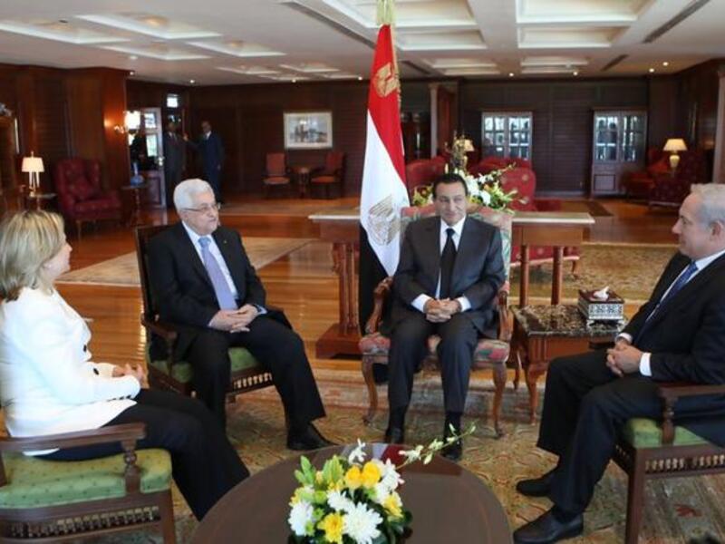 بنيامين نتنياهو  وحسني مبارك ومحمود عباس 