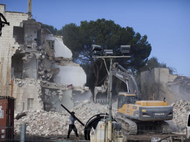 44th Naksa day for Arabs is Jerusalem Day for jubilant Israelis: 40,000 marched to mark the anniversary of the Six Day War, provocatively steering a route through the heart of East Jerusalem, facing off Palestinians at the Old City.  Far from the spirit of change, ripe
with regional revolutions.