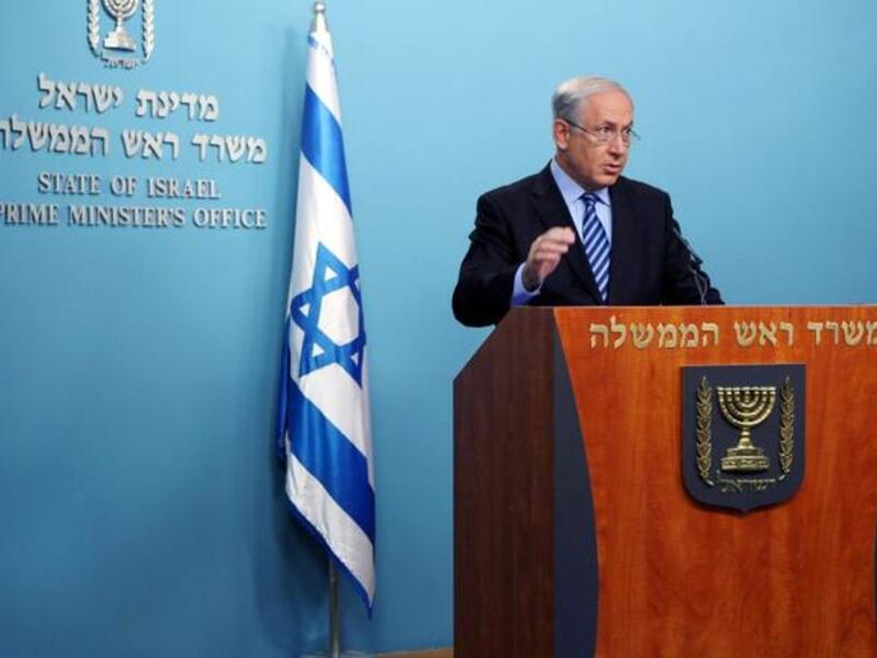 استفاد الإسرائيليون من الخوف العالمي المتعاظم من "الإرهاب" في وصف الفلسطينين أيضا بالإرهابيين وبينما استمرت عملية السلام في التعثر فإن عدد المستوطنات الإسرائيلية في الضفة الغربية آخذ في التزايد.