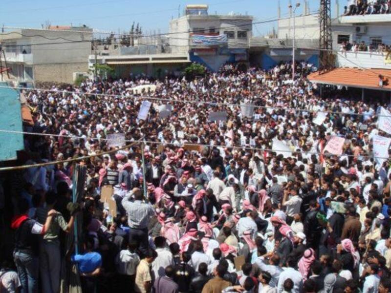Deir ez-Zor “We want to be clear, the Makhlouf family ripped us off’ in reference to the massive corruption and Mafioso monopoly on Syria by the Assad family. The cries and chants of protest are spreading round the Syrian coast and mainland, slowly but surely.