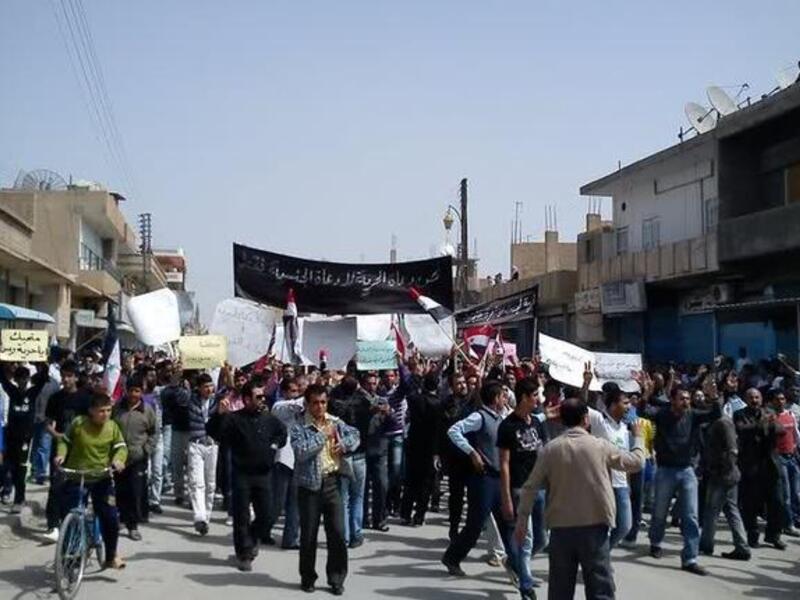 Qamishli: Hundreds partake in Good Friday rally in this Kurdish town mixed with Muslim and Christian communities.