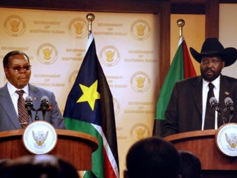 SUDAN: Southern Sudanese President Salva Kiir (R) and African Union head and Malawian President Bingu wa Mutharika give a joint press conference, January 26, 2011.