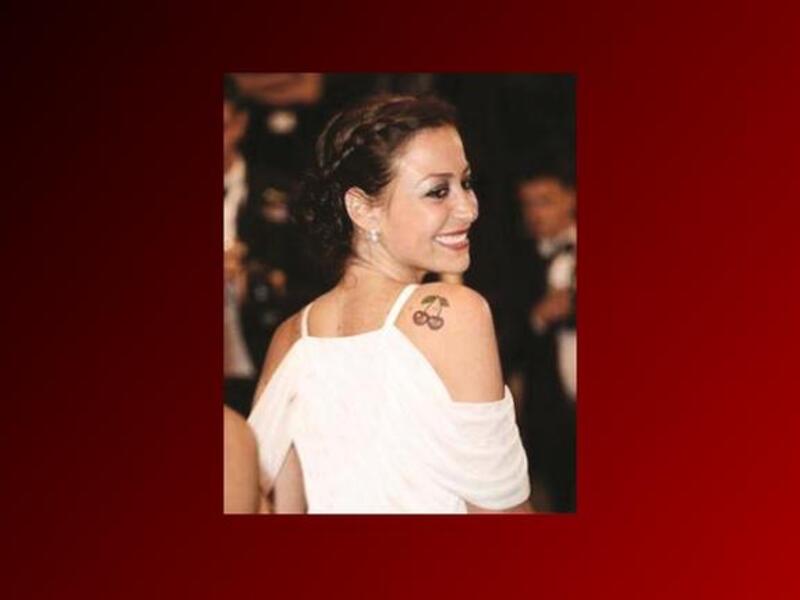 منة شلبي بمظهر إغريقي في كان