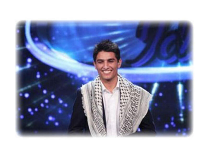 عساف يرتدي الكوفية الفلسطينية في عرب أيدول