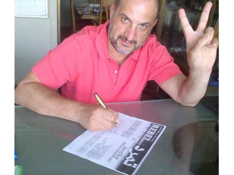 الفنان المصري خالد الصاوي يوقع على بيان حملة تمرد