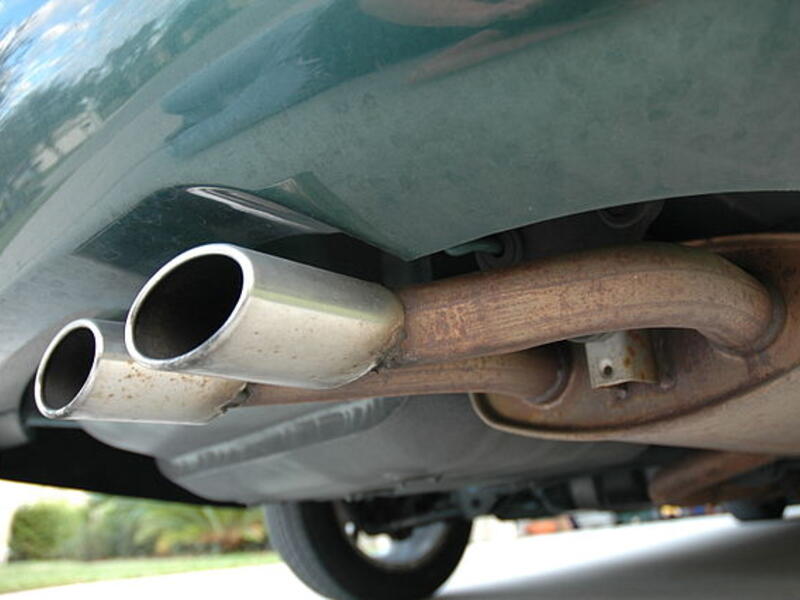 Less surprisingly, neighboring francophiles the Lebanese also label their cars in French - or at least a Lebanesified version! The chambre à l’air (tyre inner tube to you and me) has become “chemberiel”, the pot d'échappement (exhaust pipe, if you didn’t know) is “echkam” and the boite de vitesse (gear box) is the “fites”.