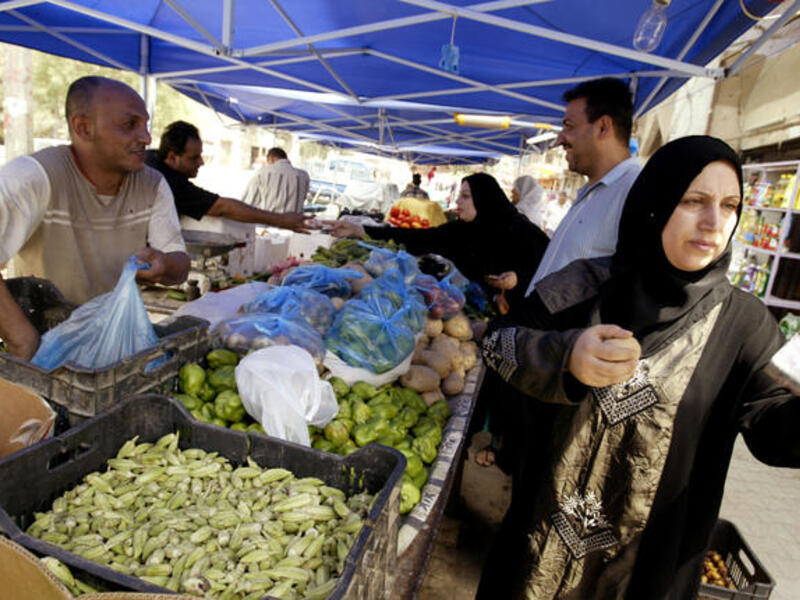 Iraqi fruit and vegetable stalls in a market
