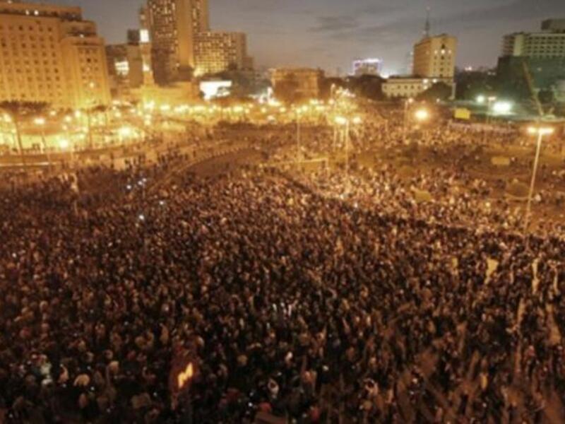 صورة لا تنسى لميدان التحرير في مصر ٢٠١١م: برغم أن مصر ما بعد الثورة شهدت ظهورا لمفاهيم جديدة مثل الناشطين و"الجيش والشعب إيد واحدة" وفتاة الصدرية الزرقاء، إلا أن رمزية ميدان التحرير تبقى الأولى والمتصدرة في الثورة وحركات الربيع العربي.