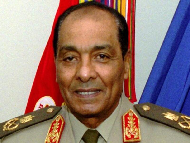 هل طنطاوي هو مبارك؟!، لا يحظى رئيس المجلس العسكري بشعبية حاليا في مصر، اصطدم الجيش مع الشعب في أكثر من موقف وأشرف على الانتخابات البرلمانية في البلاد والتي جاءت بالإسلاميين إلى البرلمان الذي انعقدت أول جلساته في ٢٣ يناير ٢٠١٢م.