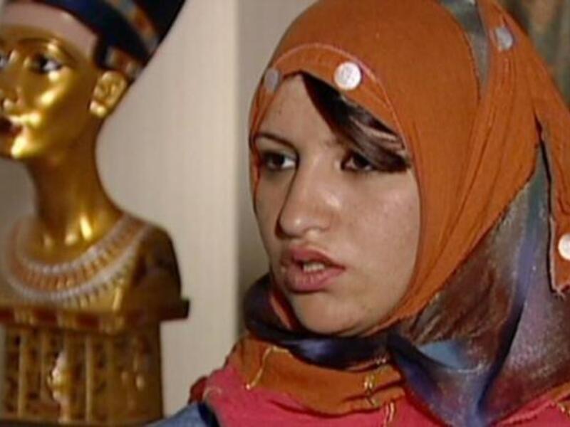 اعتُبر الجيش المصري حامي الثورة بعد رفضه إطلاق النار على المتظاهرين حيث شاعت مقولة "الجيش والشعب إيد واحدة"، إلا أن الانتهاكات التي قام بها والمحاكمات العسكرية للمدنيين والثوار و"فحوصات العذرية" أدت إلى التشكيك فيه والدعوة إلى إسقاط حكم العسكر.