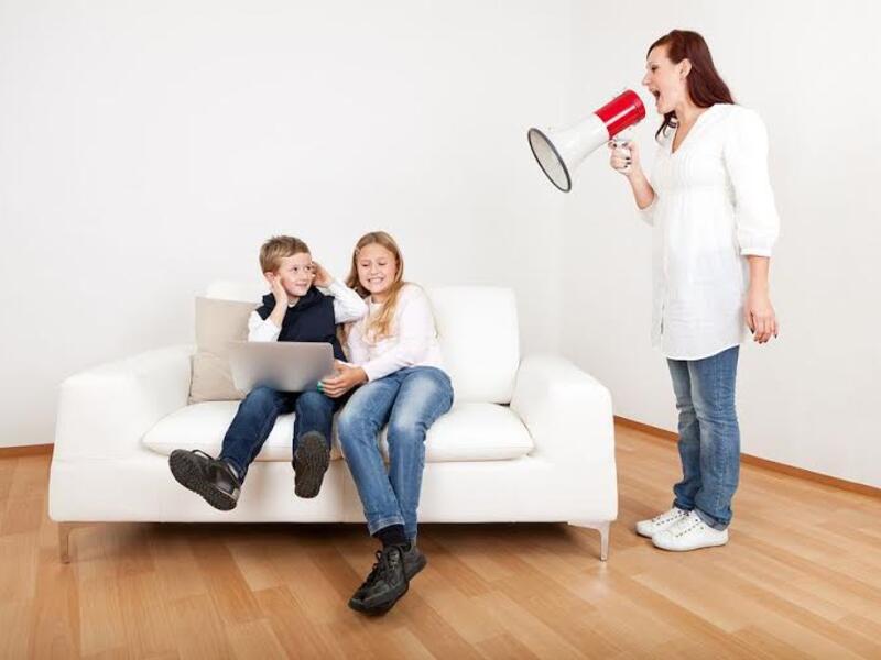 "يامربي في غير ولدك ياباني في غير ملكك" مثله" الولد الذي ليس من ظهرك.. كل ما جن افرحله" ويدعو فيه الناس بكل انانية إلى اهتمام كل شخص بأطفاله أو بما يخصه فحسب، وأن يشمت بغيره.