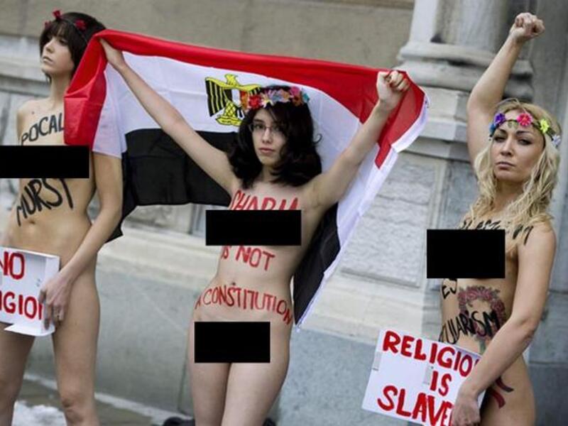 Egyptian naked blogger strips for Sharia law
