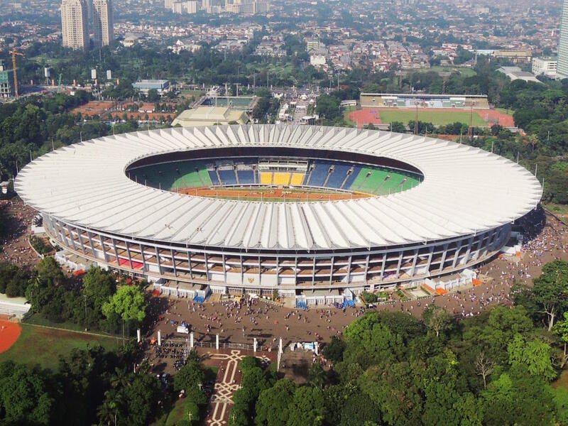 8- ملعب غيلورا بونغ كارنو في جاكارتا (إندونيسيا) بسعة 88,083 ألف متفرجاً.