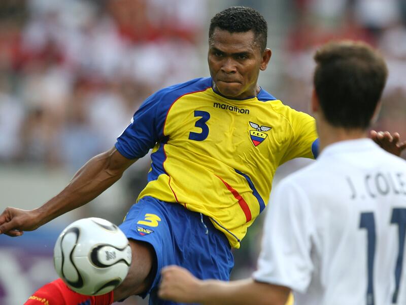 المدافع الإكوادوري إيفان هورتادو: شارك في 168 مباراة دولية ما بين عامي 1992 و2014 (22 عاماً و143 يوماً).