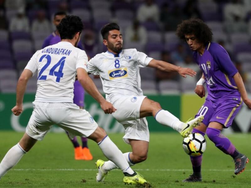 Esteghlal FC's Iranian midfielder Farshid Esmaeili (C) and midfielder Omid Noorafkan (L) vie for the ball against Al-Ain's Emirati midfielder and captain Omar Abdulrahman (R) during their AFC Champions League group (D) match at Hazza Bin Zayed Stadium, on March 6, 2018.
KARIM SAHIB / AFP