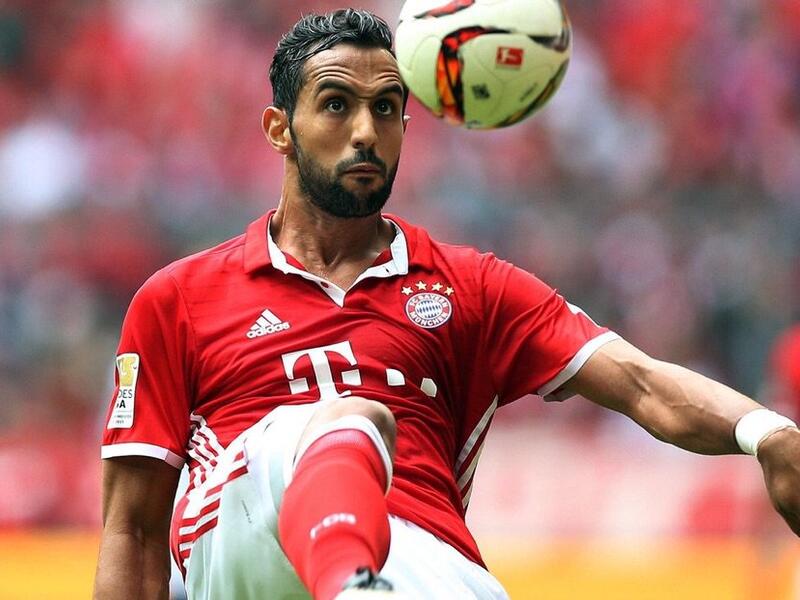 المركز التاسع - المدافع المغربي مهدي بنعطية: انتقل من روما إلى بايرن ميونيخ صيف عام 2014 مقابل 21 مليون جنيه استرليني.