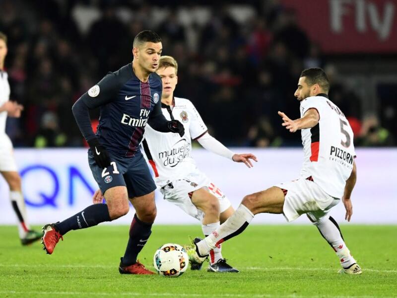 Paris Saint-Germain's French forward Hatem Ben Arfa (L) vies Nice's Morocco striker Younès Belhanda during the French L1 football match between Paris Saint-Germain and Nice at the Parc des Princes stadium in Paris on Deecmber 11, 2016. A
MIGUEL MEDINA / AFP