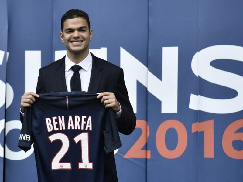 Paris Saint-Germain's new recruit French attacking midfielder Hatem Ben Arfa poses with his jersey at the Parc des Princes stadium in Paris on July 4, 2016.
PHILIPPE LOPEZ / AFP
