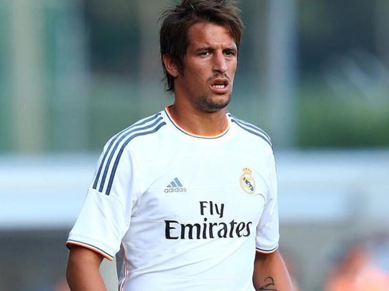 7- البرتغالي فابيو كوينتراو: انتقل من بنفيكا إلى ريال مدريد مقابل 26.5 مليون يورو. خيب الآمال منذ قدومه إلى الملكي صيف 2011 رغم مستوياته الجيدة مع منتخب بلاده.