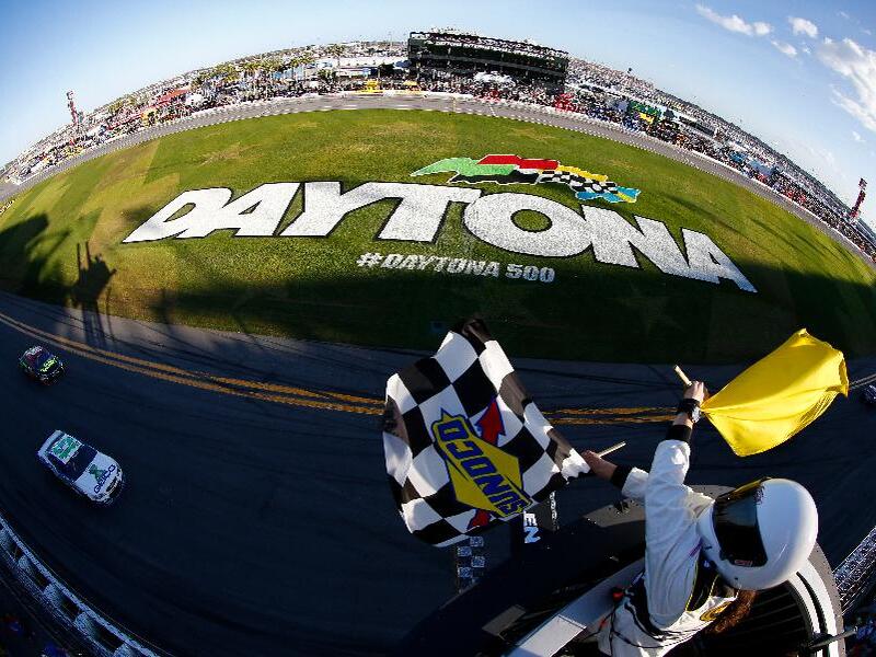 سباق دايتونا 500 للسيارات: قيمة العلامة التجارية لعام 2014: 100 مليون دولار، قيمة العلامة التجارية لعام 2015: 136 مليون دولار.