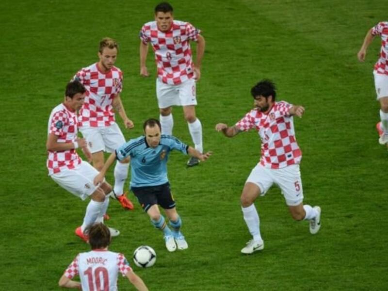 المجموعة الرابعة: إسبانيا x كرواتيا (21 يونيو): مهمة صعبة بانتظار الماتادور حامل اللقب الذي يمر بفترة انعدام وزن نسبية أمام منتخب طموح يضم في صفوف لاعبين متميزين خصوصاً في خط الوسط.