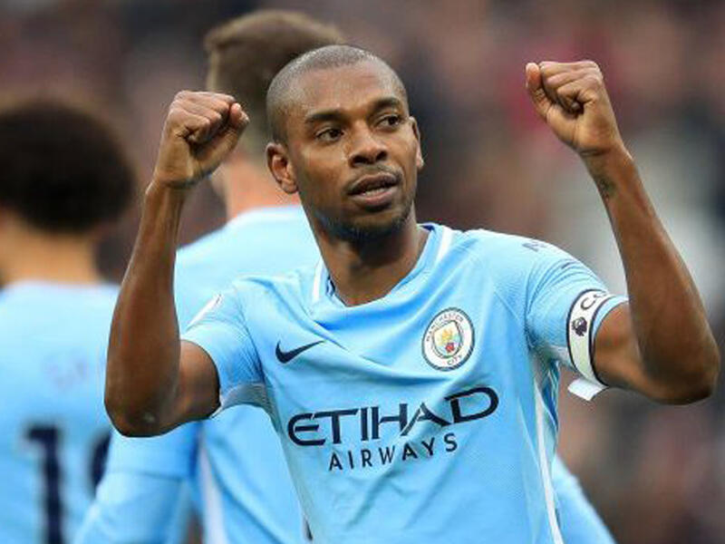 لاعب الوسط البرازيلي فيرناندينيو: 150 ألف جنيه استرليني أسبوعياً