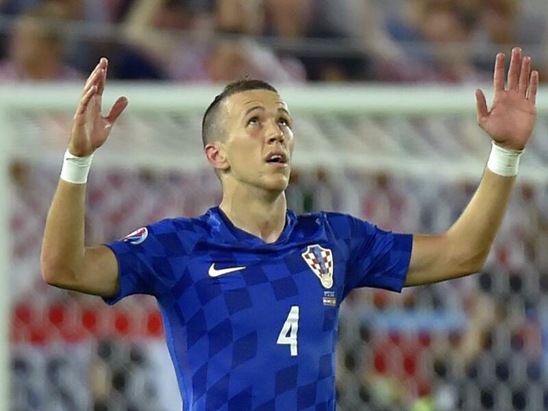 الجناح الأيسر الكرواتي إيفان بيريسيتش: أحد نجوم البطولة حتى الآن، صعق إسبانيا حين صنع هدف بلاده الأول قبل أن يسجل هدفاً رائعاً في شباك دافيد دي خيا، تعد انطلاقات جناح إنتر من الرواق الأيسر في منتهى الخطورة، سيحسب له خصومه ألف حساب من الآن فصاعداً.