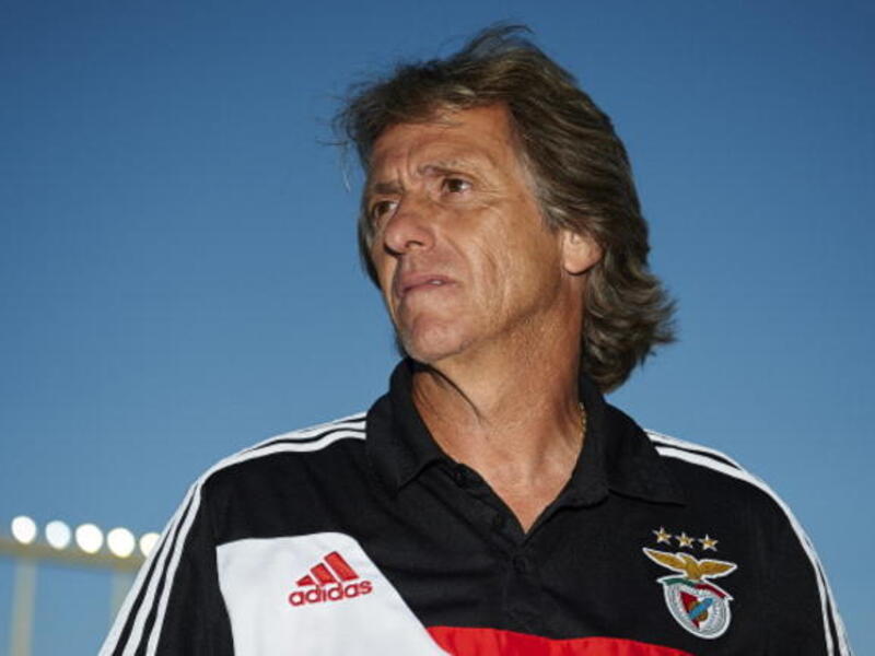 البرتغالي جورجي جيسوس (بنفيكا) برصيد 12457 نقطة.