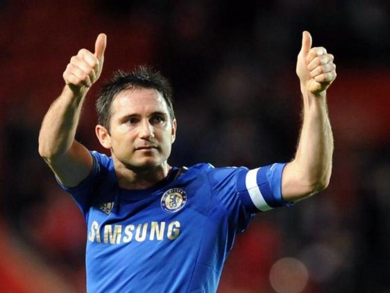 لاعب الوسط الإنجليزي فرانك لامبارد: جاء من ويست هام يونايتد عام 2001 مقابل 11 مليون جنيه، هداف النادي التاريخي برصيد 211 هدفاً خلال 13 عاماً ساهم فيها بفوز البلوز بـ 11 لقباً.
