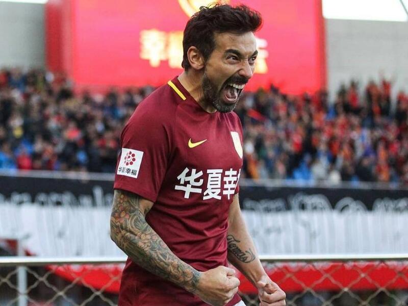 المركز التاسع: الأرجنتيني إيزيكييل لافيتزي مهاجم هيباي فورتشن بـ 28.3 مليون يورو