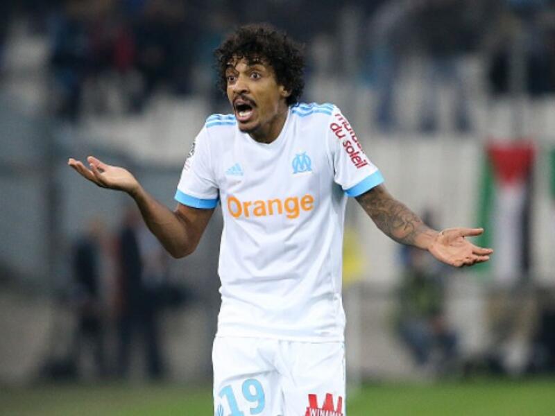 المركز الخامس عشر: لاعب الوسط البرازيلي لويز غوستافو (أولمبيك مرسيليا) ويتقاضى 500 ألف يورو شهرياً.