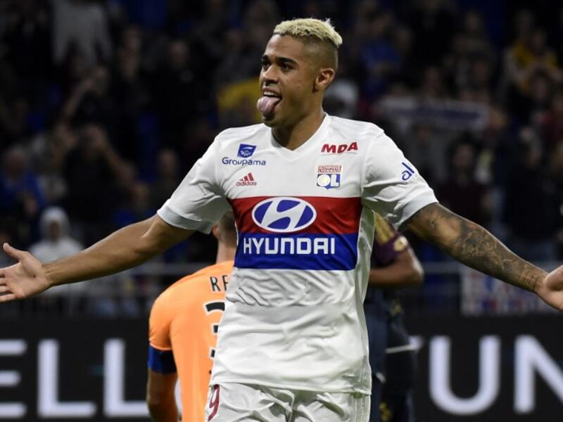 الإسباني الدومينيكاني ماريانو دياز: غادر ريال مدريد صوب ليون، وساهمت الأهداف الـ 18 التي سجلها المهاجم صاحب الـ 18 عاماً في منح فريقه مقعداً مؤهلاً لدوري أبطال أوروبا الموسم القادم.