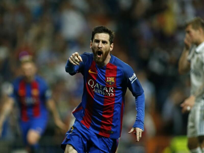 ليونيل ميسي نجم برشلونة يؤكد عظمته بتسجيل هدفه الـ 500 في شباك ريال مدريد خلال لقاء الكلاسيكو الذي انتهى لمصلحة البارسا بنتيجة 3-2.