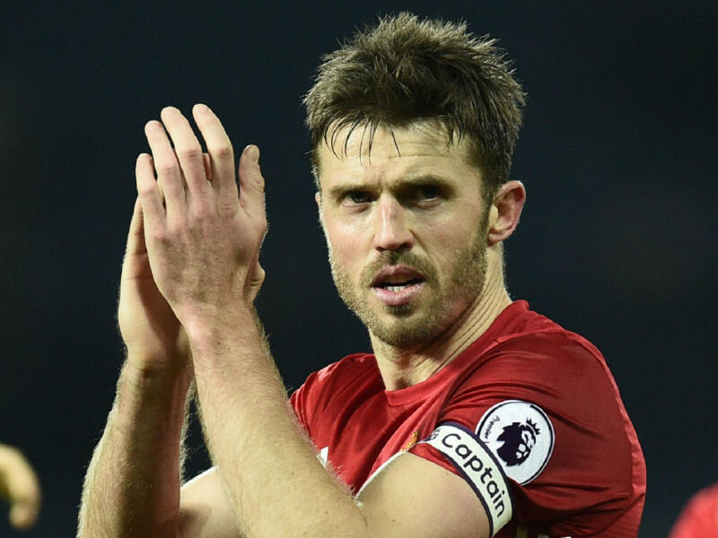 لاعب الوسط الإنجليزي مايكل كاريك: جاء من توتنهام عام 2006 مقابل 18.6 مليون جنيه، نجح في تعويض روي كين سريعاً، بات قائد يونايتد ومن اللاعبين الذين لا يمكن تعويضهم، فاز بالبريميير ليغ 5 مرات، وبدوري أبطال أوروبا والدوري الأوروبي وكأس العالم للأندية وغيرها.