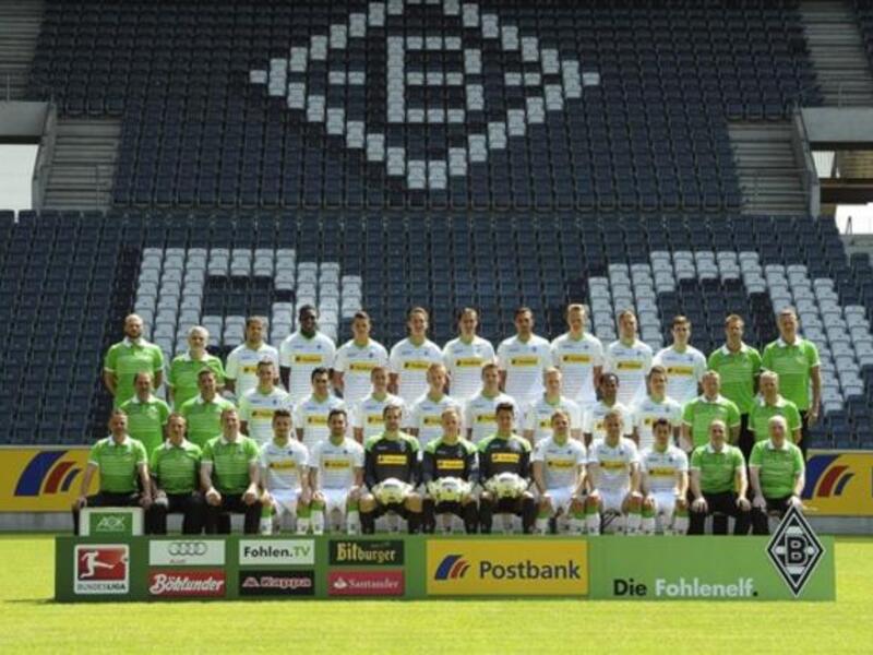 بوروسيا مونشنغلادباخ الألماني: ارتقى إلى المركز الثالث على سلم البوندسليغا رغم عدم احتواء صفوفه على نجوم متميزين، وقرب رحيل حارسه مارك أندريه تير شتيغن.