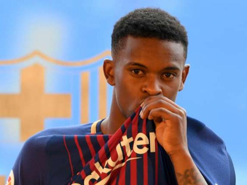 الظهير البرتغالي نيلسون سيميدو (برشلونة): تم التعاقد مع صاحب الـ 23 عاماً من بنفيكا نظير 35 مليون يورو، لن يجد منافسة في مركز الظهير الأيمن بعدما شغله سيرجي روبرتو لاعب الوسط الموسم الماضي. يمتاز بسرعته ومراوغاته. خاض 31 مباراة الموسم الماضي، وشارك في إياب كأس السوبر الإسباني.