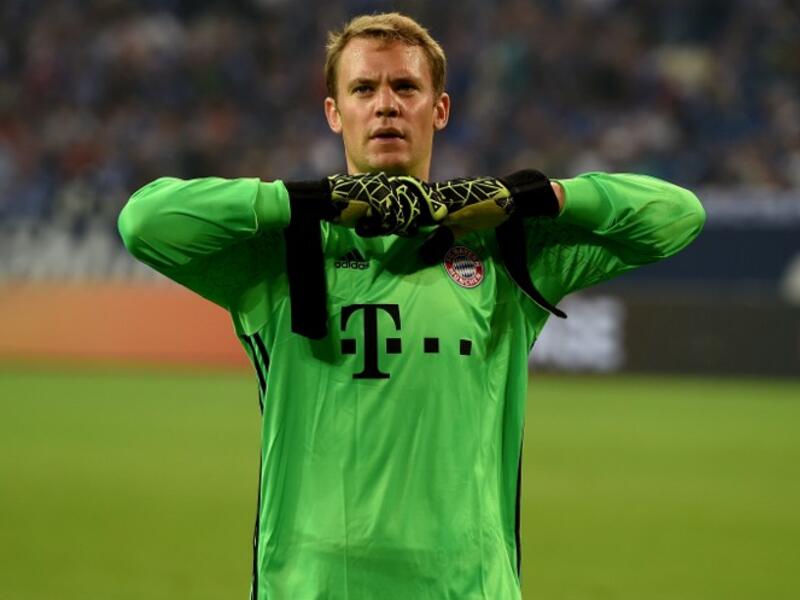 الحارس الألماني مانويل نوير (بايرن ميونخ) بطول 193 سم.